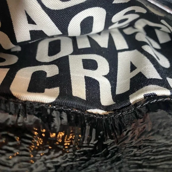 MARC JACOBS wallet. Black. Gold Hardware. Multiple compartments on both sides. - Picture 5 of 7